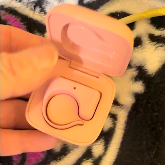 TikTok Scrolling Ring Bluetooth Ring Remote Page Turner Selfie for iPhone/iPad - Picture 8 of 15